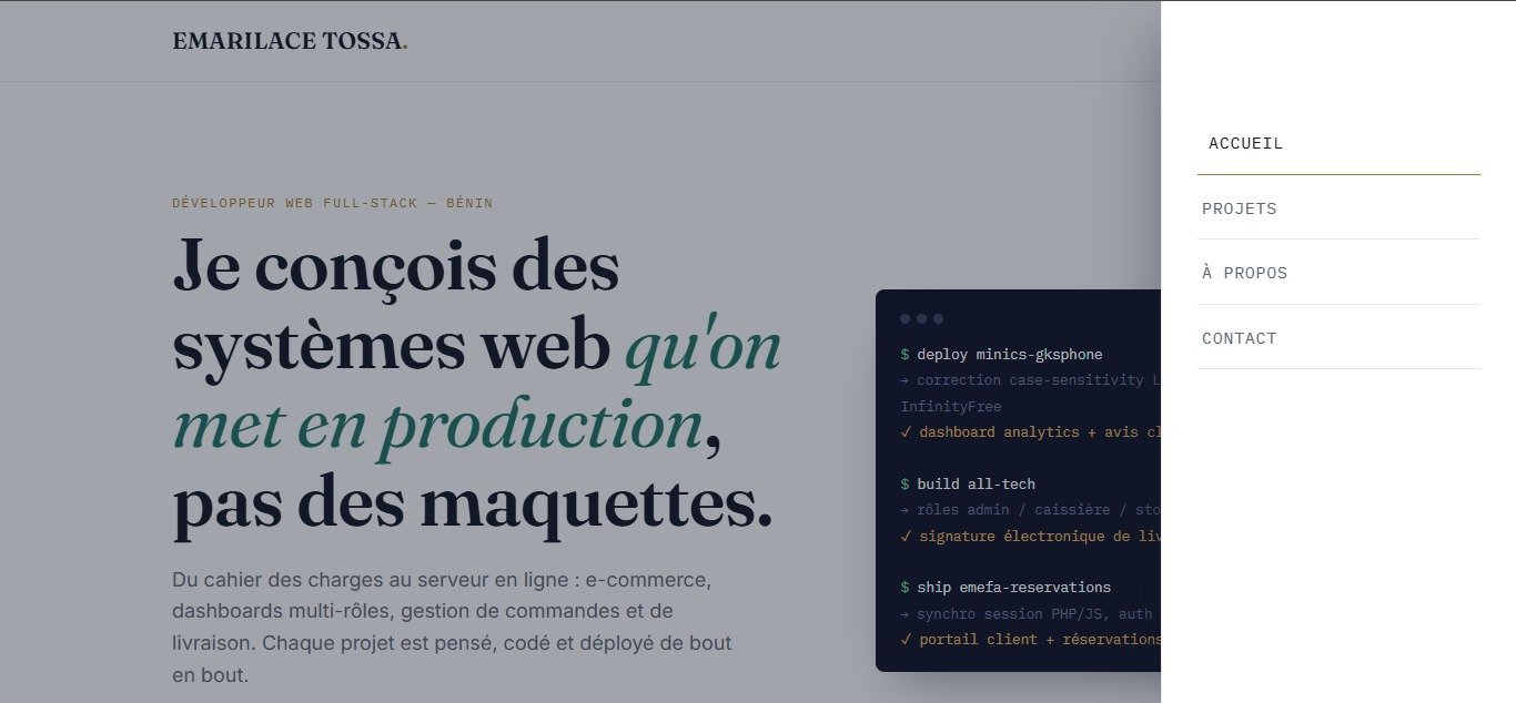 Menu à trois barres ouvert avec panneau coulissant